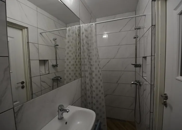 Domyletnie Dom 140 M2 Z Dzialka